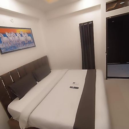 Hotel Kiwi Inn Vijaynagar Scheme 78 إندور المظهر الخارجي الصورة