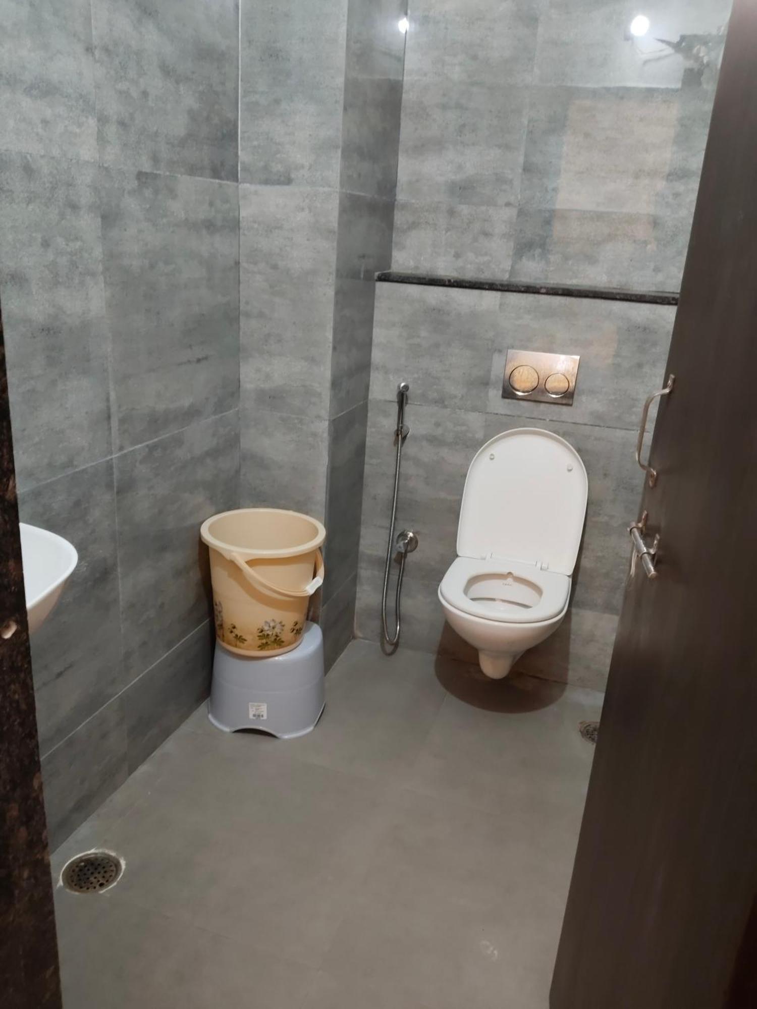 Hotel Kiwi Inn Vijaynagar Scheme 78 إندور المظهر الخارجي الصورة
