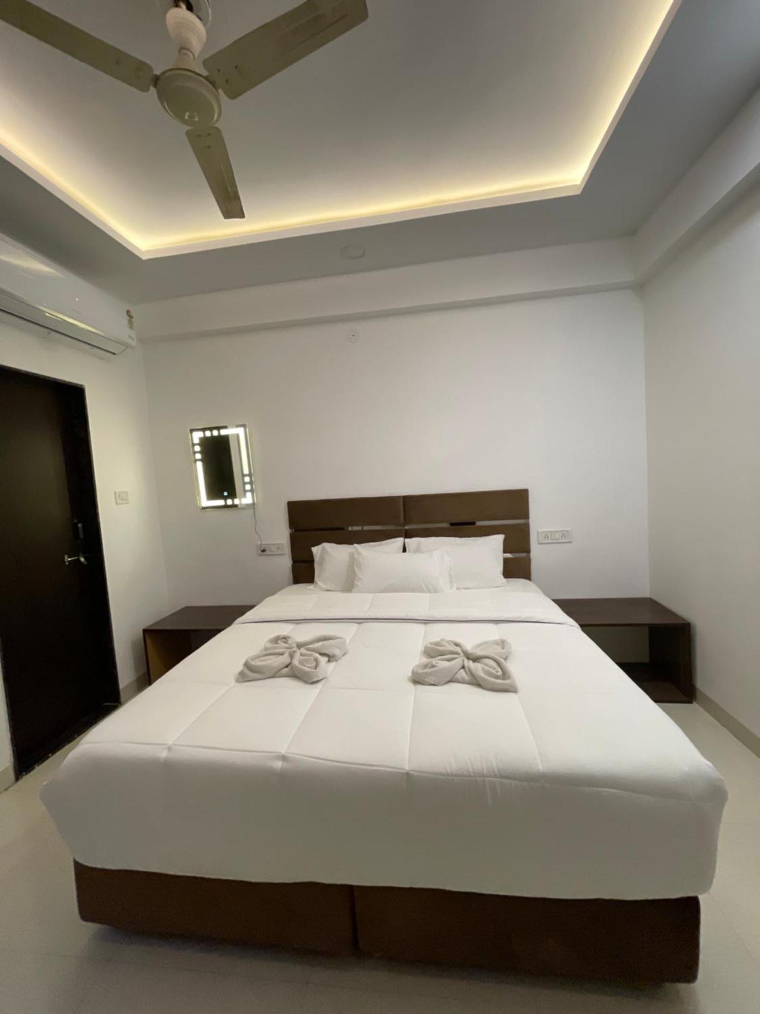 Hotel Kiwi Inn Vijaynagar Scheme 78 إندور المظهر الخارجي الصورة