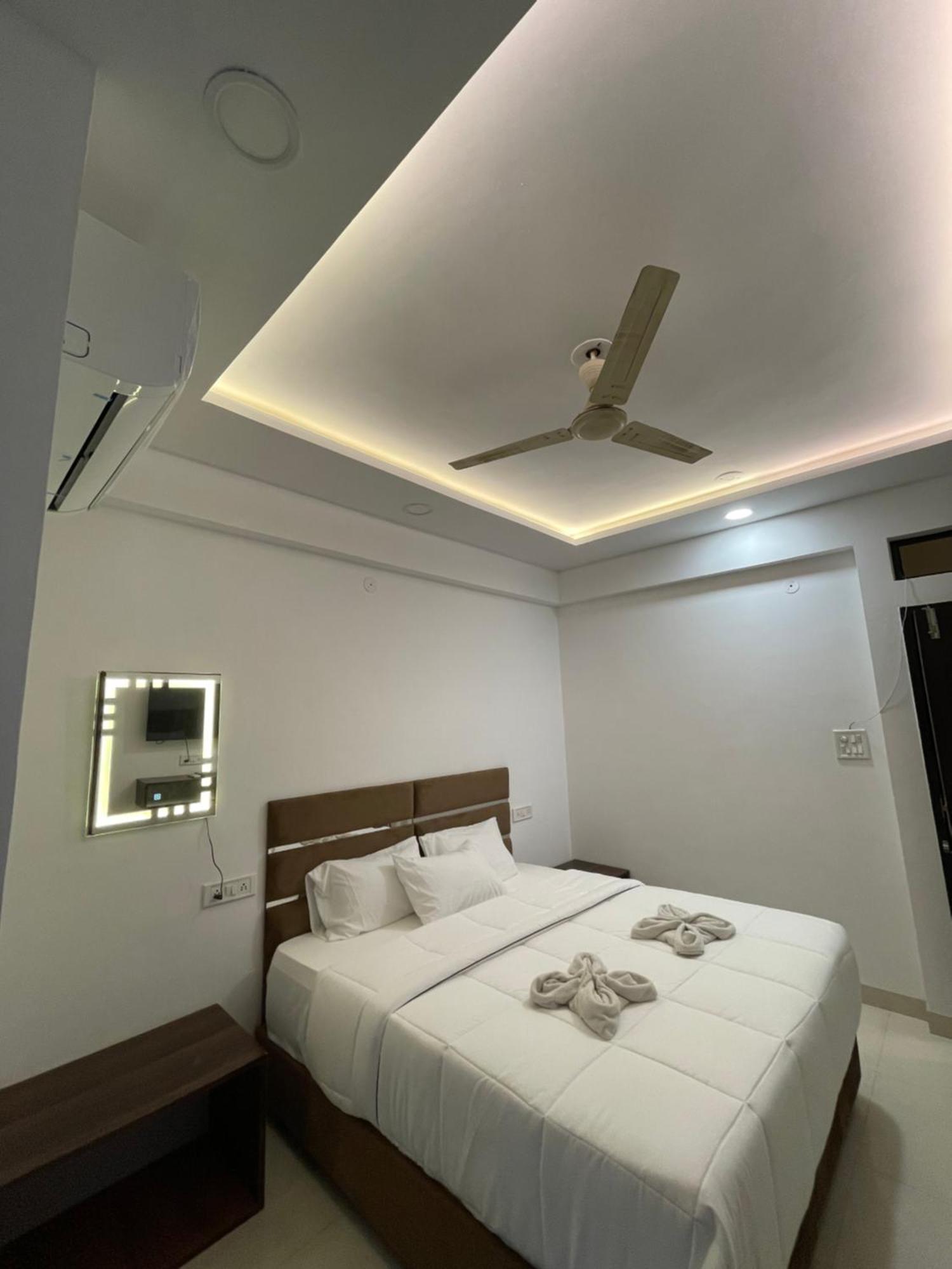 Hotel Kiwi Inn Vijaynagar Scheme 78 إندور المظهر الخارجي الصورة