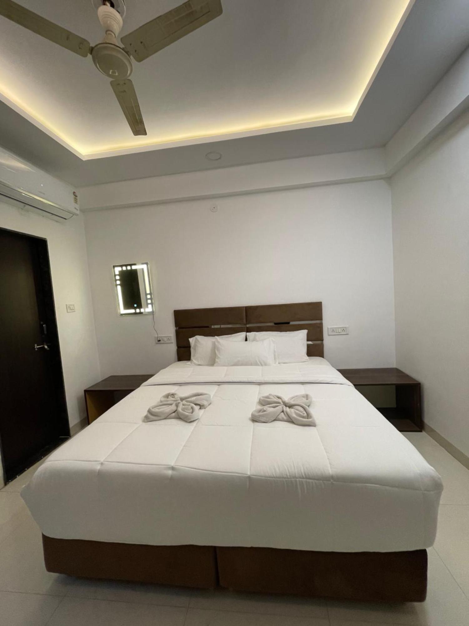 Hotel Kiwi Inn Vijaynagar Scheme 78 إندور المظهر الخارجي الصورة