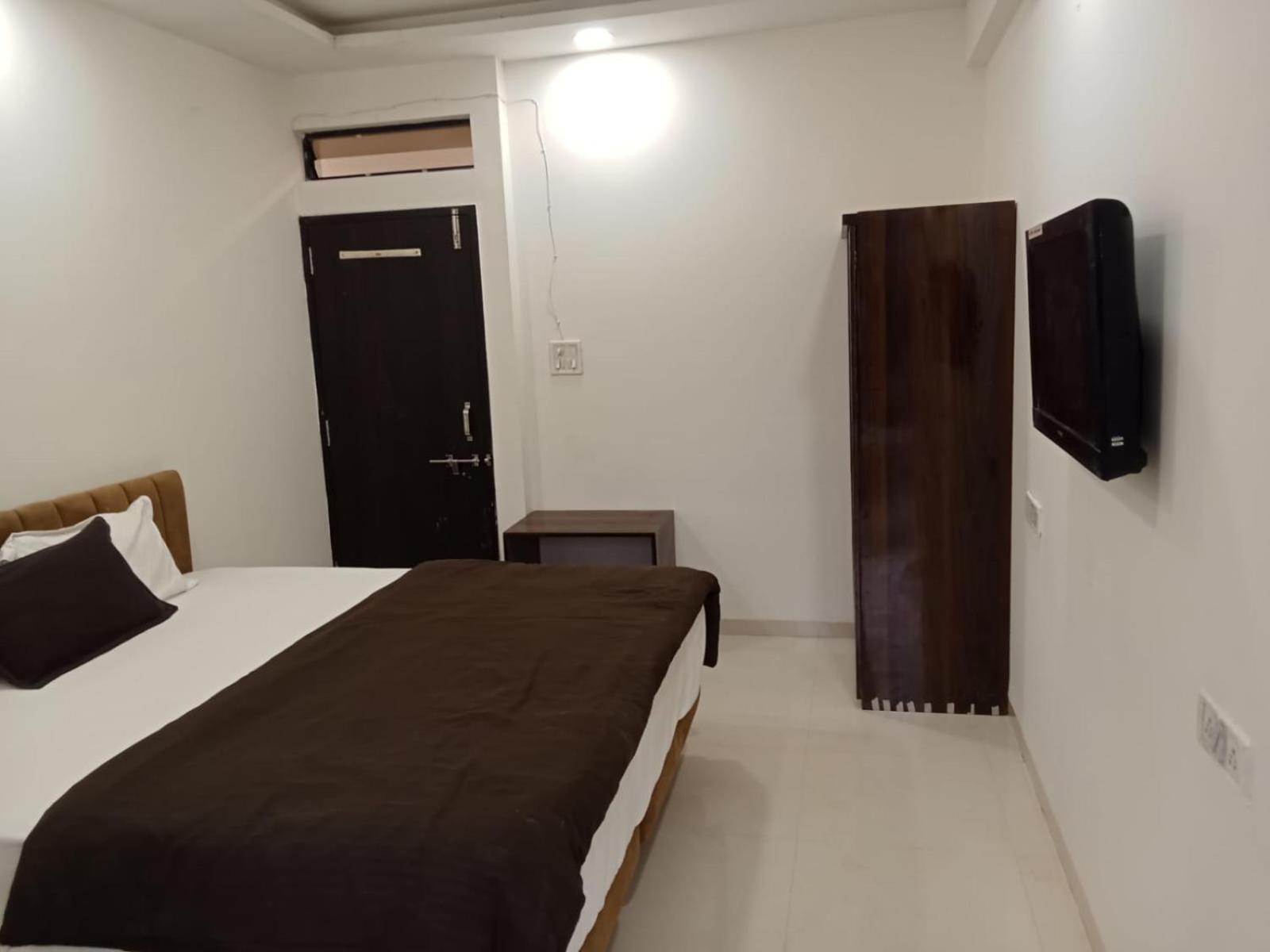 Hotel Kiwi Inn Vijaynagar Scheme 78 إندور المظهر الخارجي الصورة