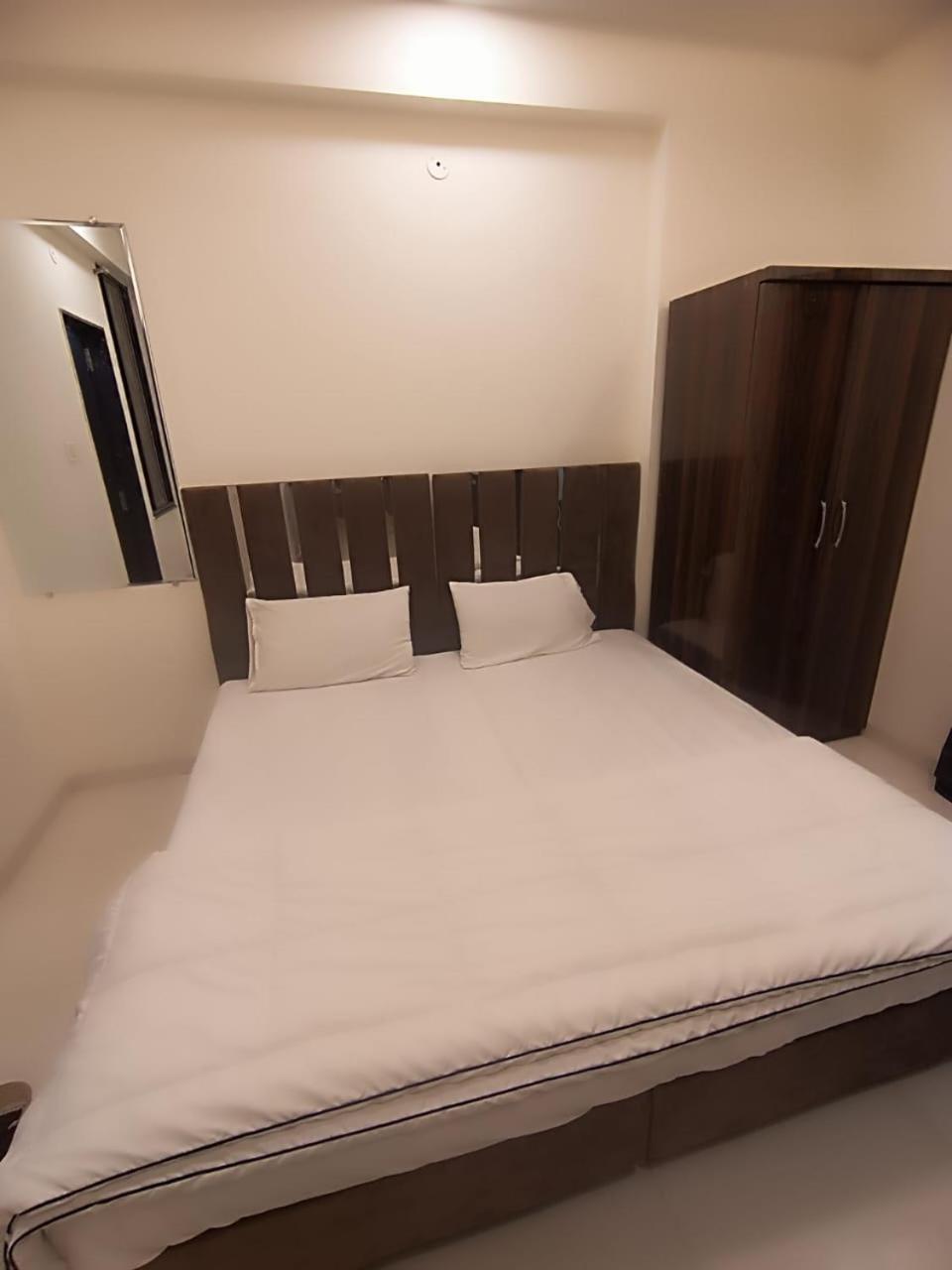 Hotel Kiwi Inn Vijaynagar Scheme 78 إندور المظهر الخارجي الصورة