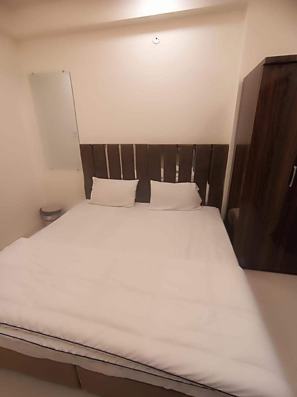 Hotel Kiwi Inn Vijaynagar Scheme 78 إندور المظهر الخارجي الصورة