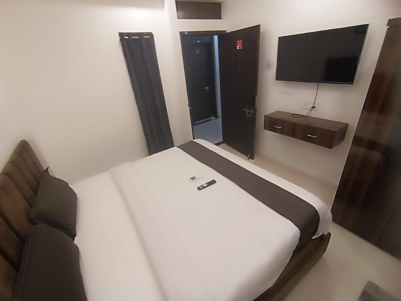 Hotel Kiwi Inn Vijaynagar Scheme 78 إندور المظهر الخارجي الصورة