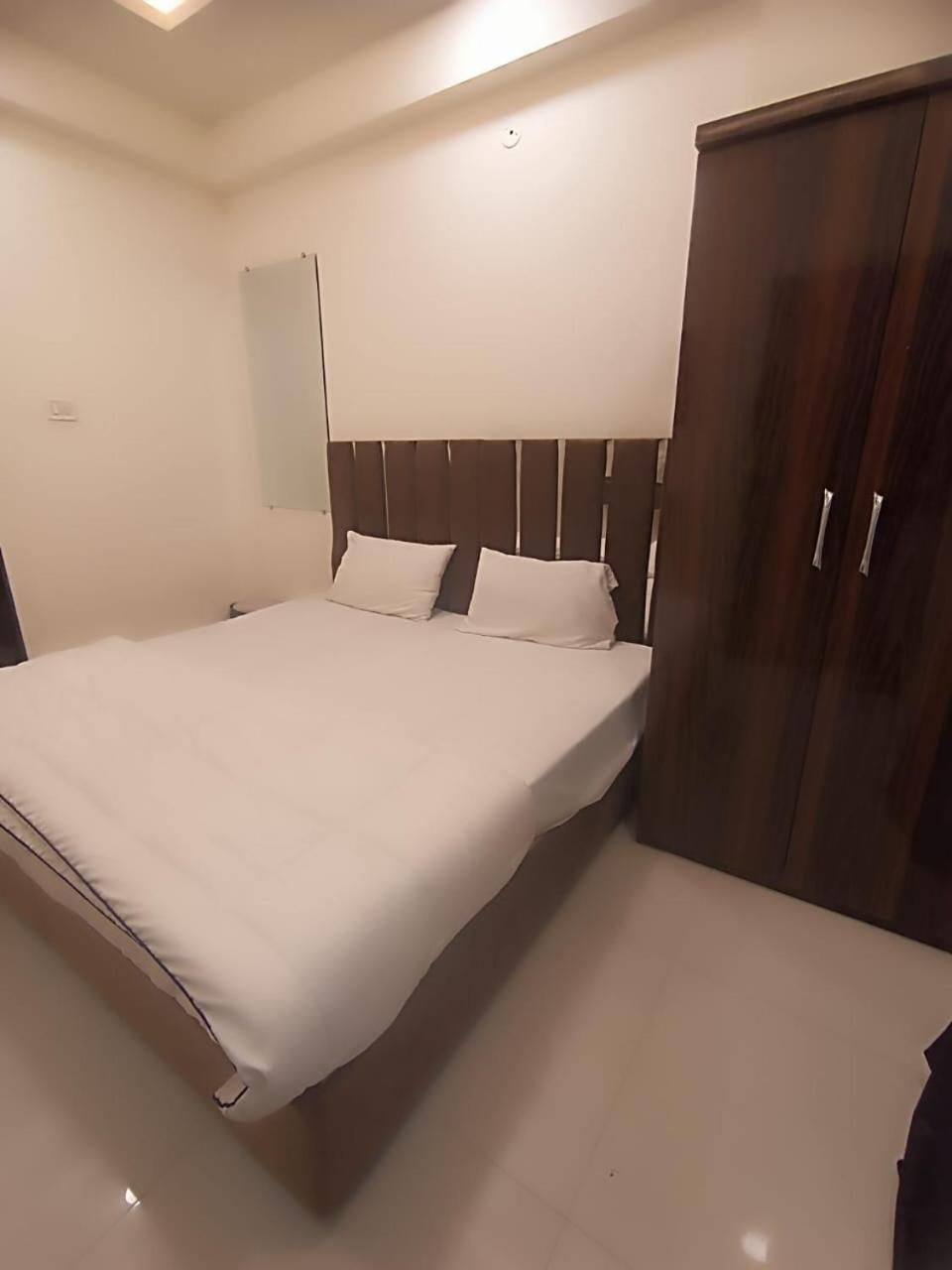 Hotel Kiwi Inn Vijaynagar Scheme 78 إندور المظهر الخارجي الصورة