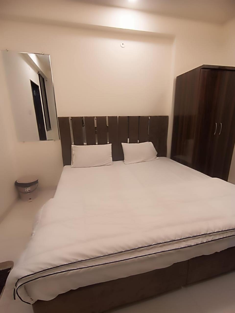 Hotel Kiwi Inn Vijaynagar Scheme 78 إندور المظهر الخارجي الصورة