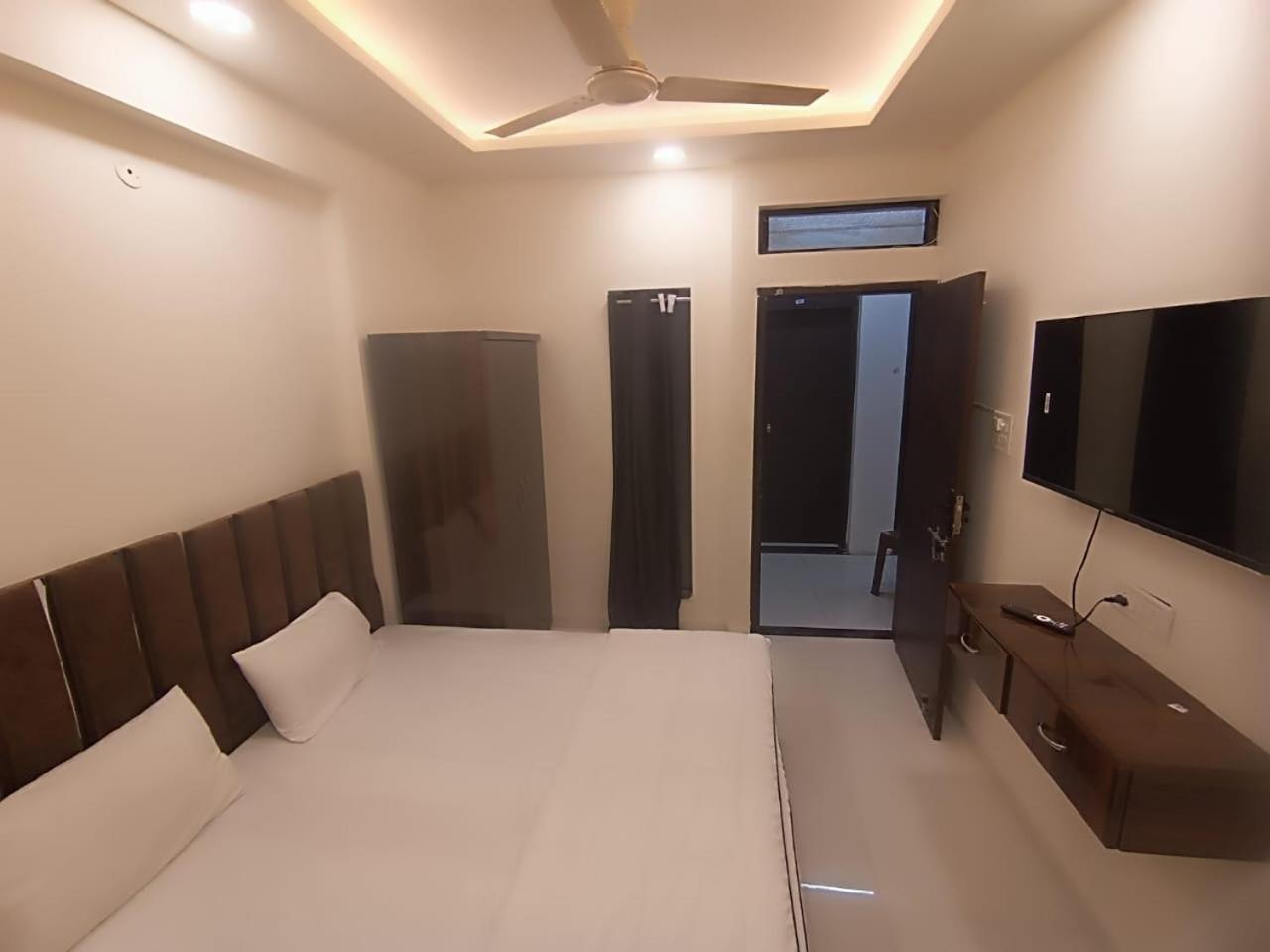 Hotel Kiwi Inn Vijaynagar Scheme 78 إندور المظهر الخارجي الصورة