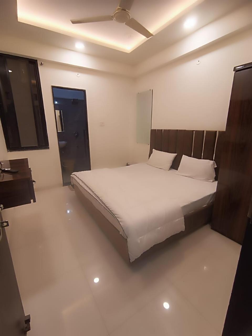 Hotel Kiwi Inn Vijaynagar Scheme 78 إندور المظهر الخارجي الصورة