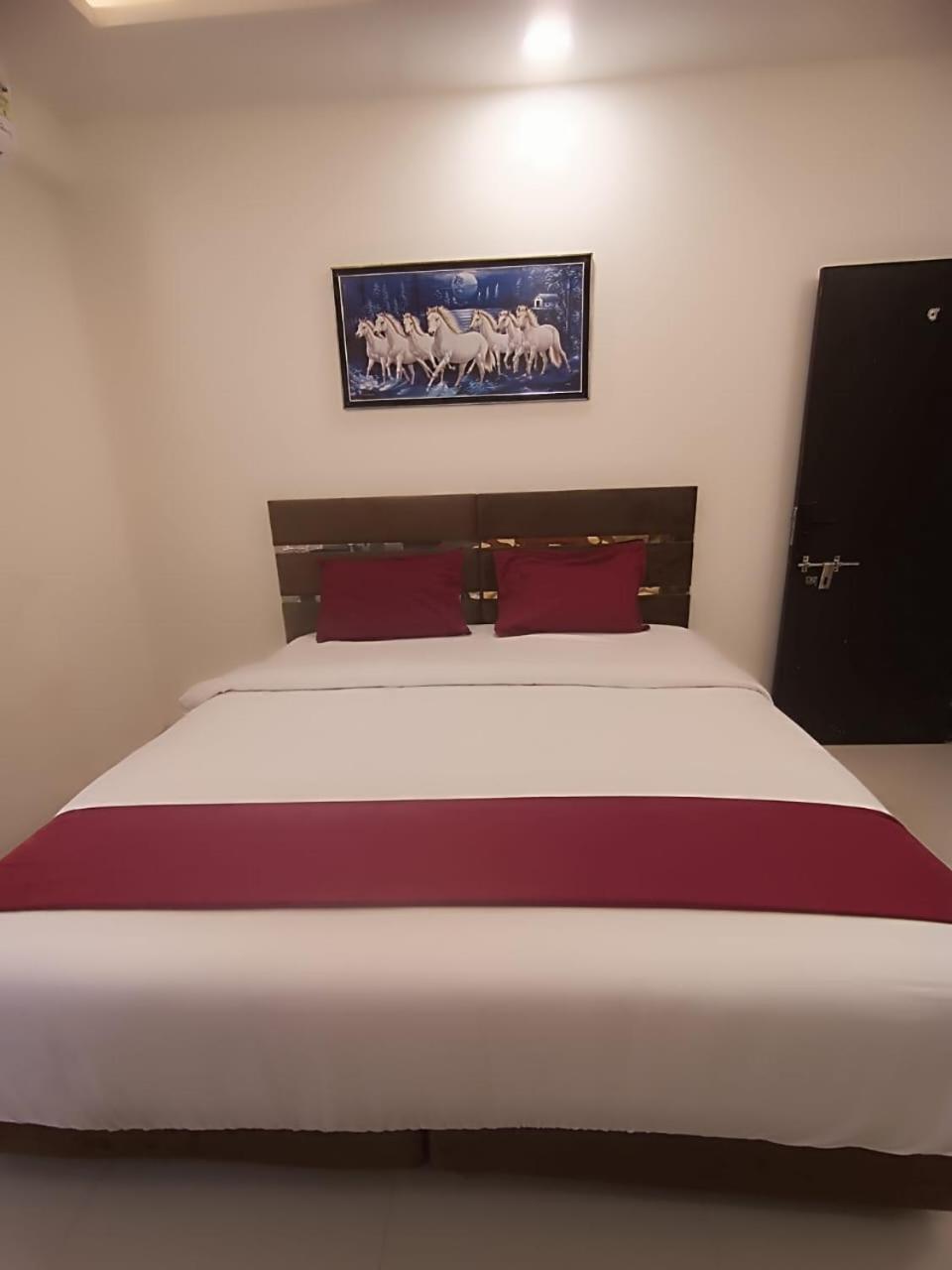 Hotel Kiwi Inn Vijaynagar Scheme 78 إندور المظهر الخارجي الصورة