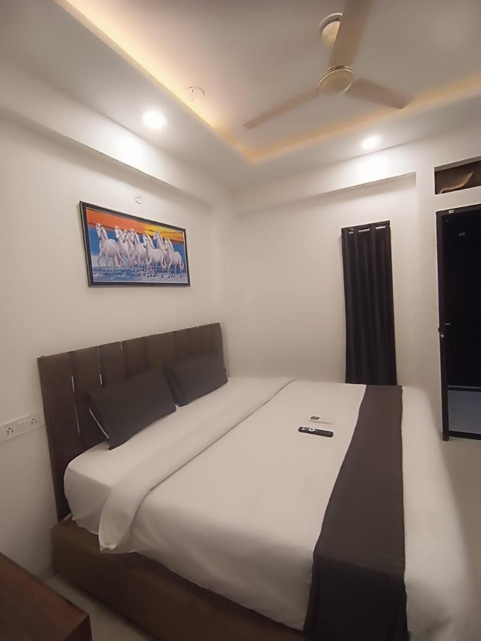 Hotel Kiwi Inn Vijaynagar Scheme 78 إندور المظهر الخارجي الصورة