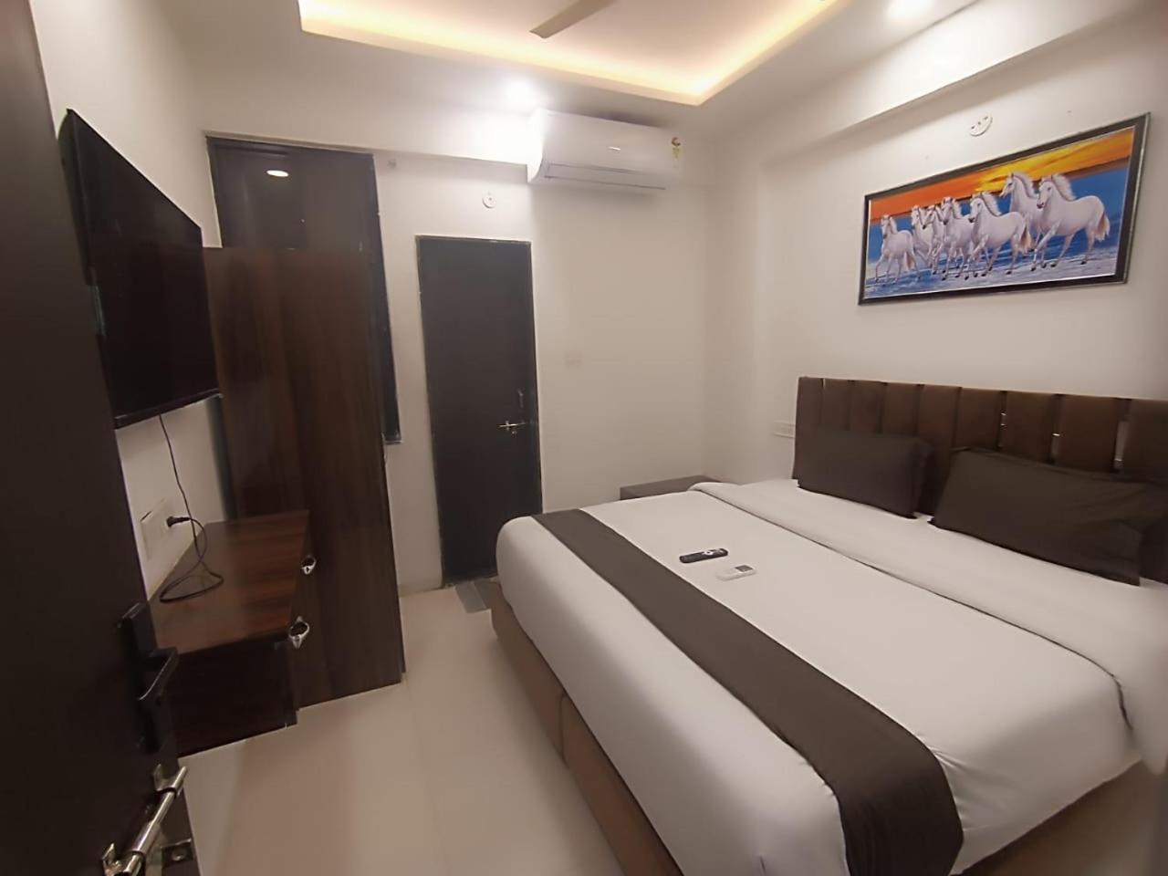 Hotel Kiwi Inn Vijaynagar Scheme 78 إندور المظهر الخارجي الصورة