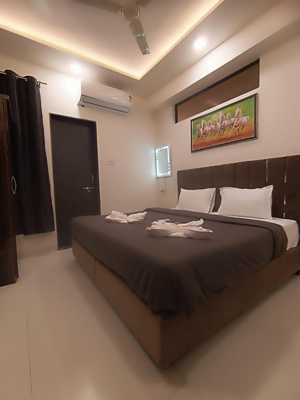 Hotel Kiwi Inn Vijaynagar Scheme 78 إندور المظهر الخارجي الصورة