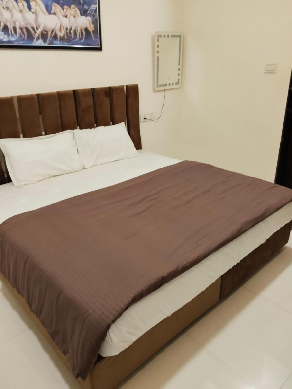 Hotel Kiwi Inn Vijaynagar Scheme 78 إندور المظهر الخارجي الصورة